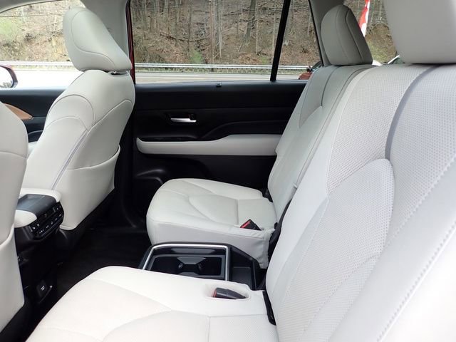 Certified 2024 Toyota Grand Highlander AWD image 18