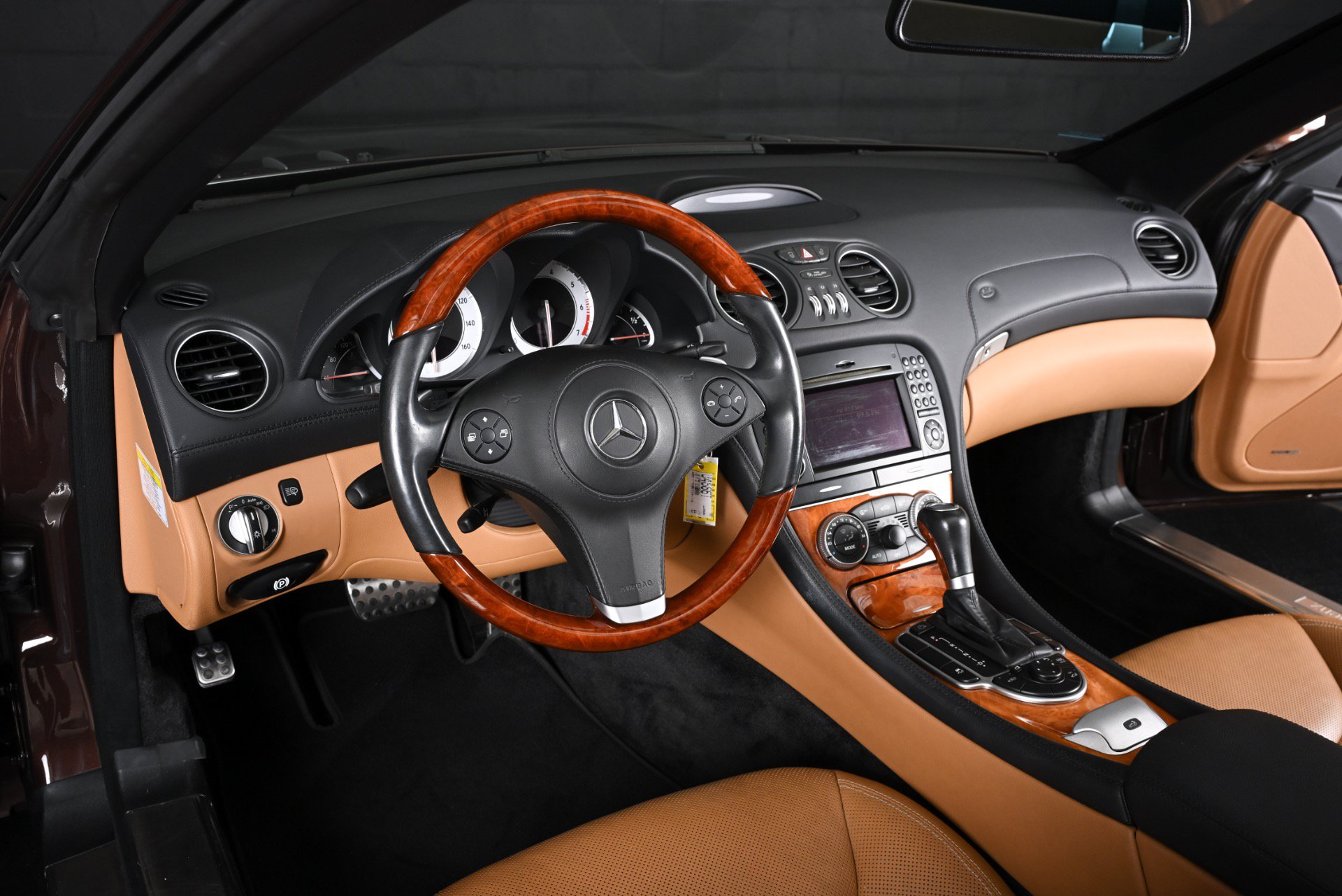 Used 2012 Mercedes-Benz SL 550 image 4
