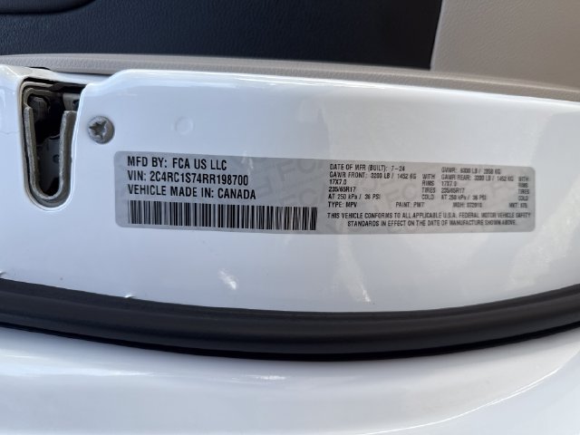 Used 2024 Chrysler Pacifica Limited FWD image 17