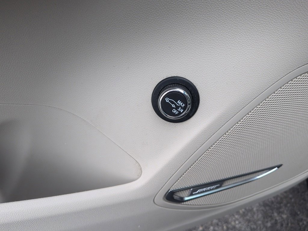 Used 2021 Buick Envision Essence w/ Technology Package I image 30