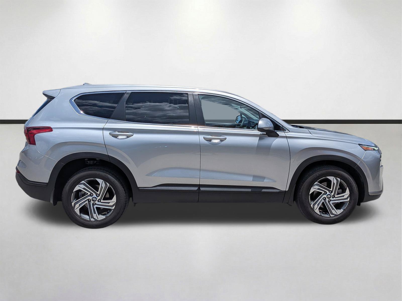 Used 2023 Hyundai Santa Fe SE FWD image 3