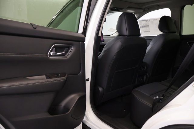 New 2026 Nissan Rogue Platinum image 6
