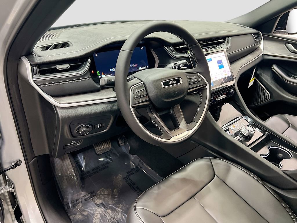 New 2025 Jeep Grand Cherokee L Limited w/ Black Appearance Package image 23