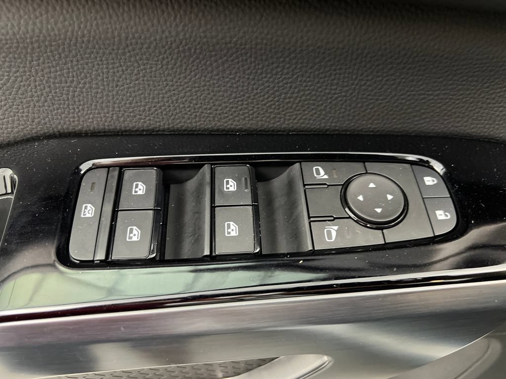 Used 2025 Nissan Pathfinder SL AWD/4WD image 15
