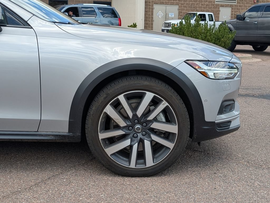 Used 2023 Volvo V90 B6 Cross Country Ultimate AWD/4WD image 8