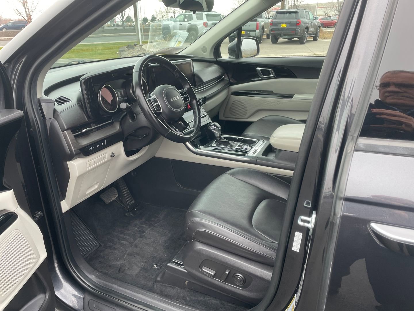 Used 2022 Kia Carnival SX image 10