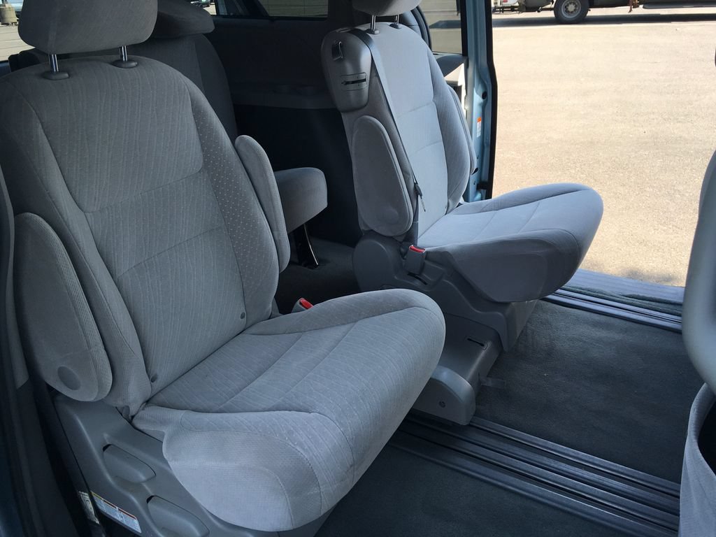 Used 2017 Toyota Sienna LE FWD image 29