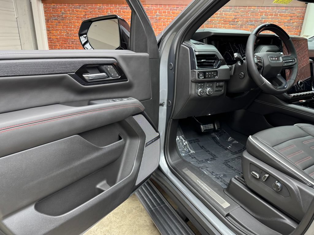 Used 2026 GMC Yukon AT4 Ultimate w/ LPO, Illumination Package AWD/4WD image 10