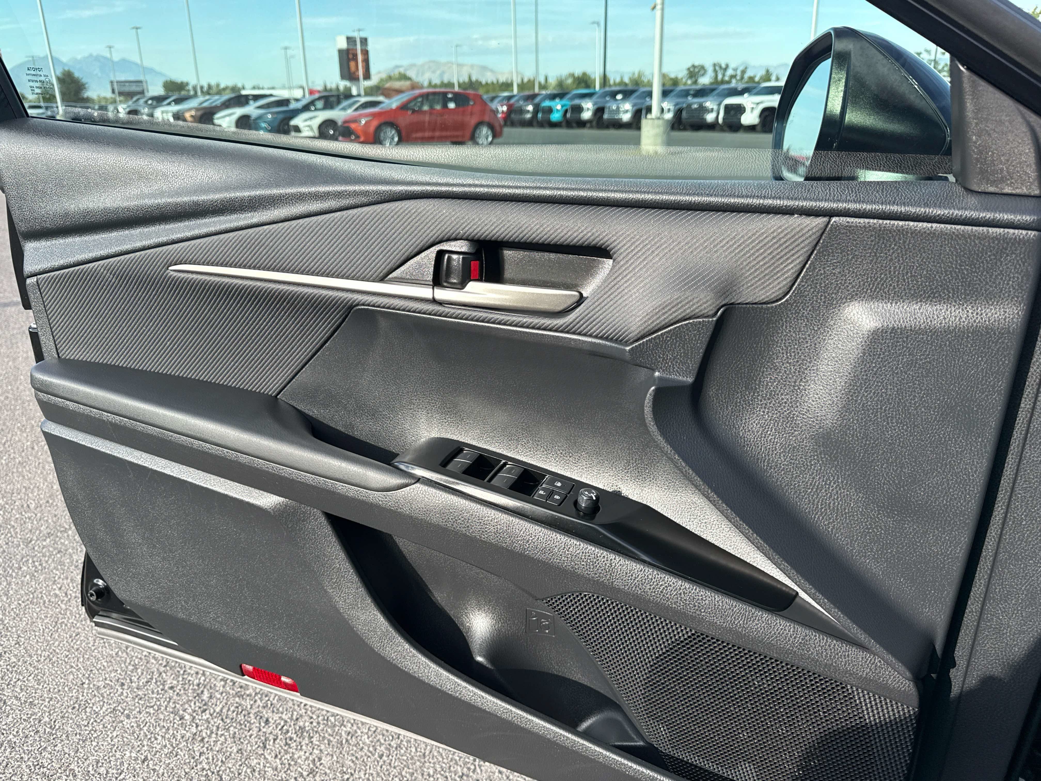 Used 2025 Toyota Camry SE FWD image 12