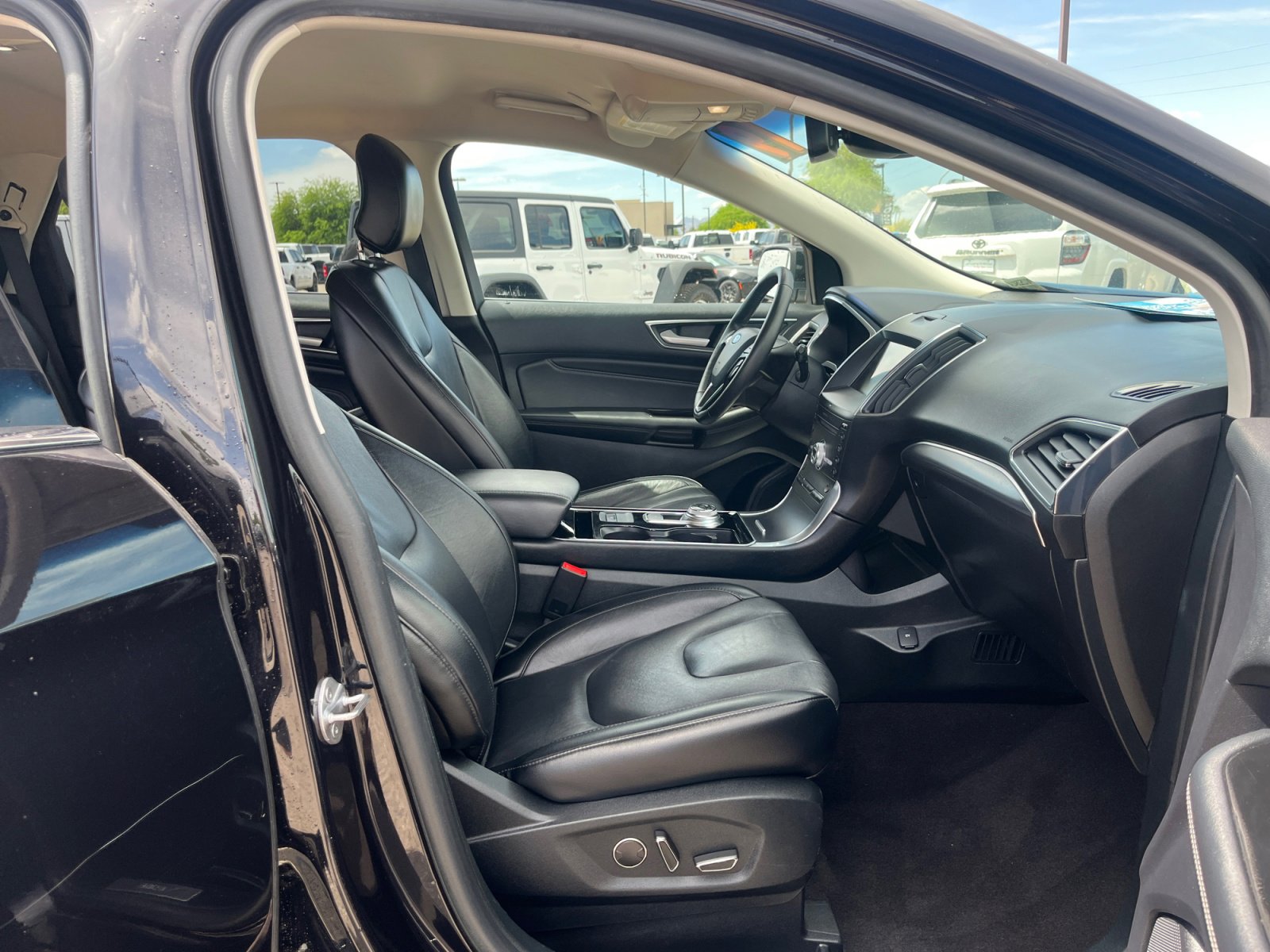 Used 2019 Ford Edge Titanium image 19