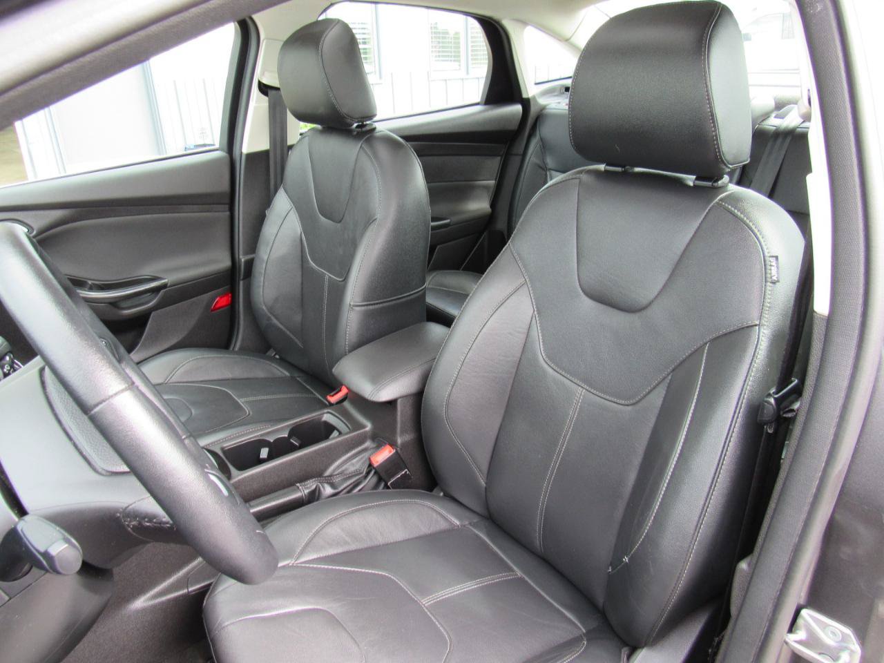 Used 2017 Ford Focus Titanium FWD image 17