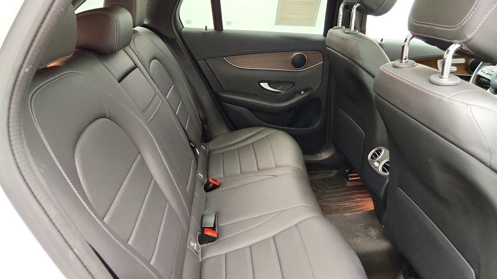 Used 2020 Mercedes-Benz GLC 300 4MATIC image 21