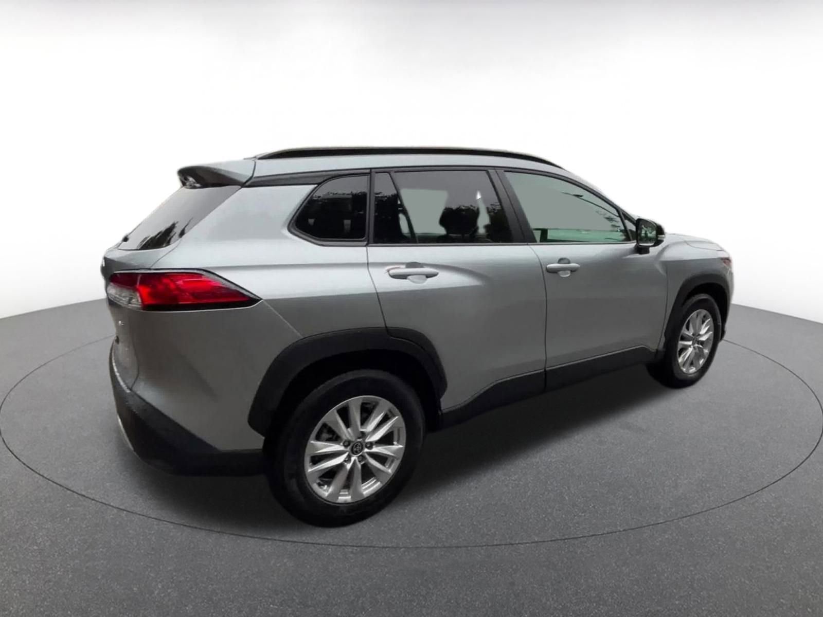 Used 2025 Toyota Corolla Cross LE image 14