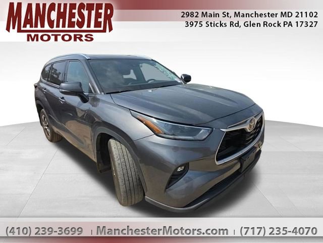 Used 2021 Toyota Highlander XLE AWD/4WD image 1
