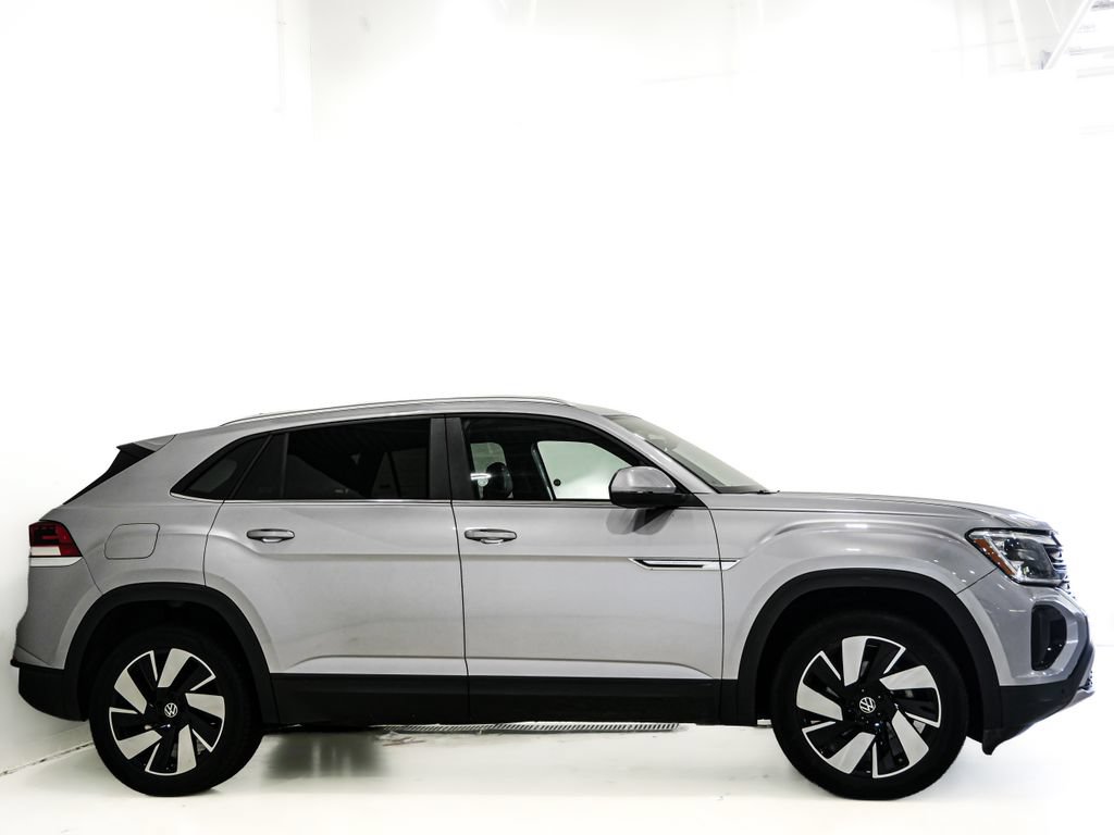 Used 2025 Volkswagen Atlas Cross Sport SE AWD/4WD image 4