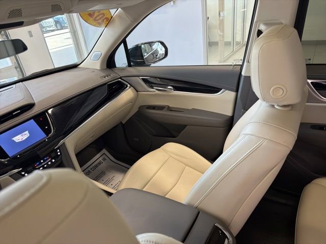 Used 2024 Cadillac XT6 Premium Luxury w/ LPO, Floor Liner Package AWD/4WD image 39