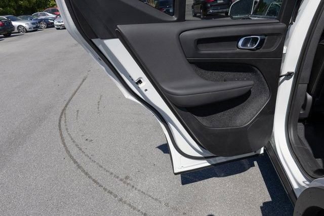 Used 2024 Volvo XC40 B5 Plus image 15