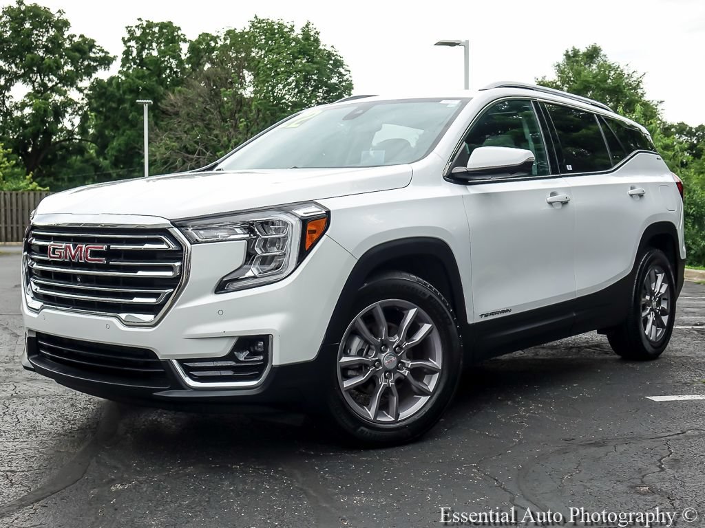 Certified 2022 GMC Terrain SLT w/ Tech Package FWD image 2