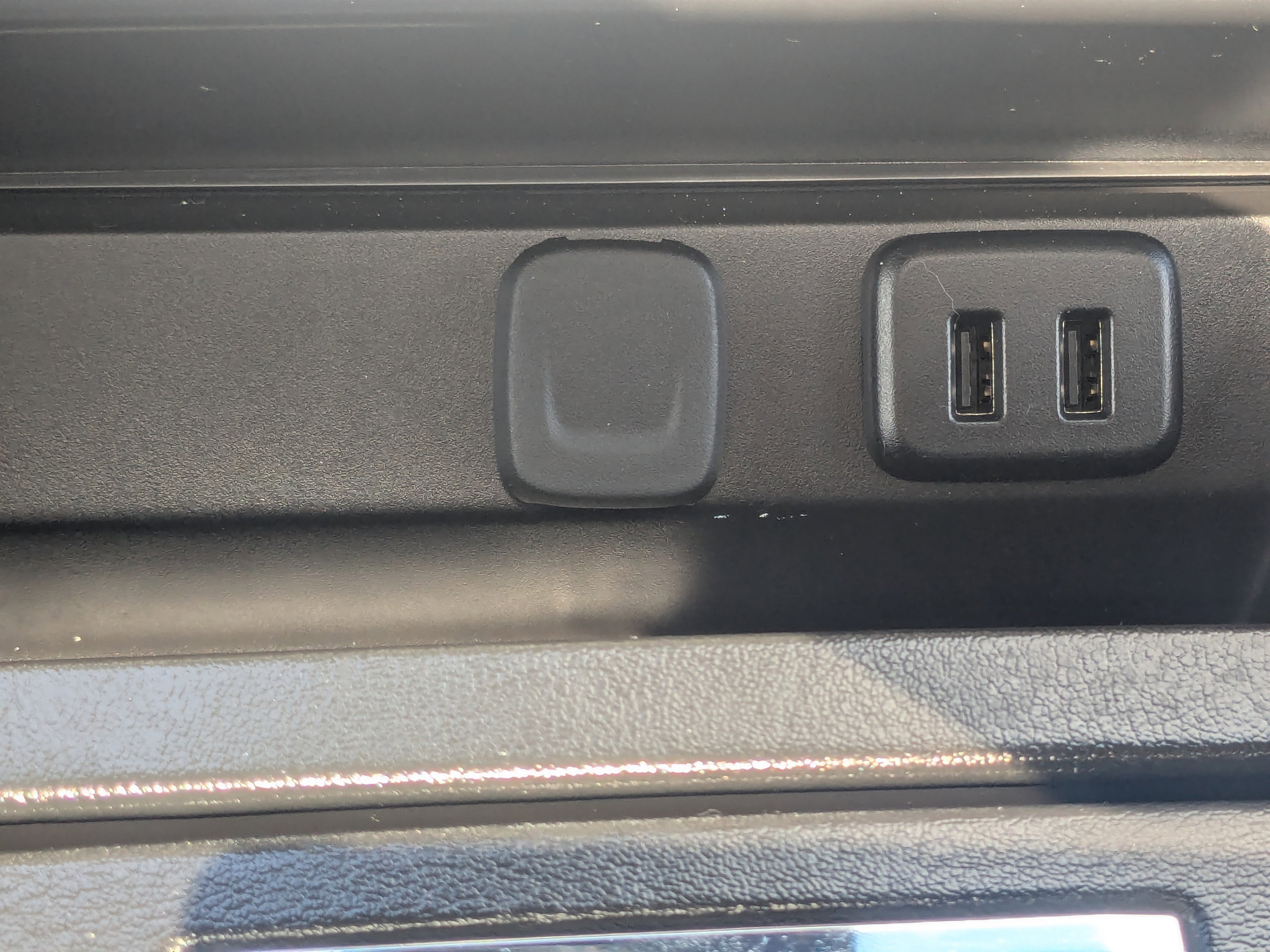 Used 2020 Chevrolet Suburban Premier image 31