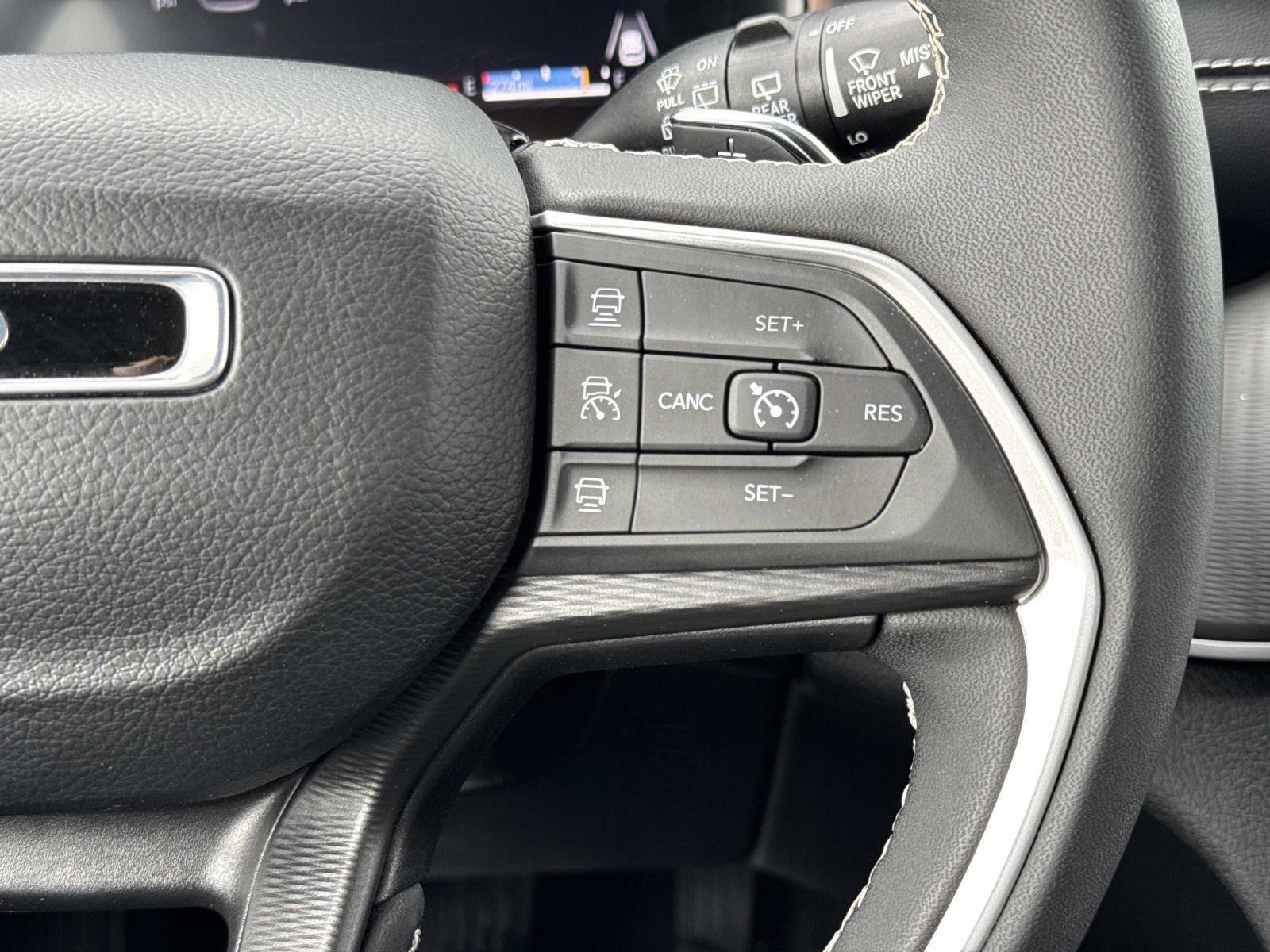 Used 2024 Jeep Grand Cherokee L Laredo AWD/4WD image 7