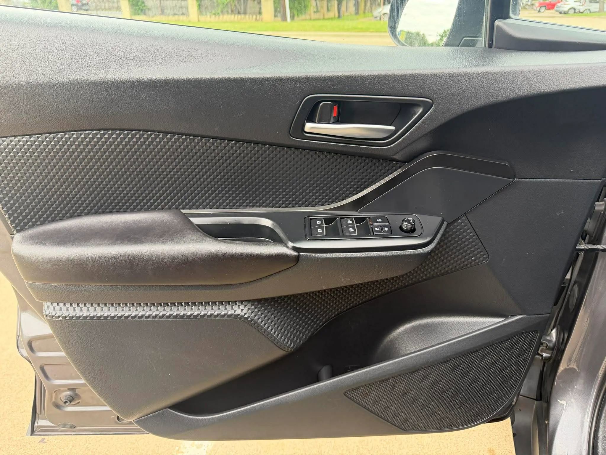 Used 2018 Toyota C-HR XLE FWD image 10