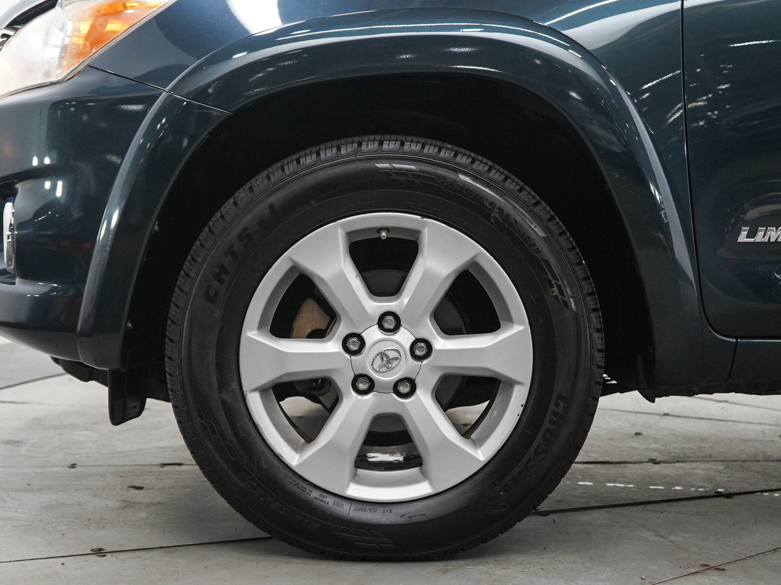 Used 2011 Toyota RAV4 Limited w/ Limited Extra Value Pkg AWD/4WD image 28