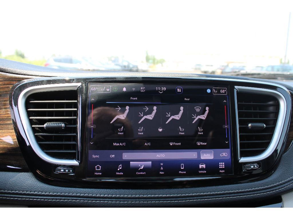 Used 2023 Chrysler Pacifica Limited image 30