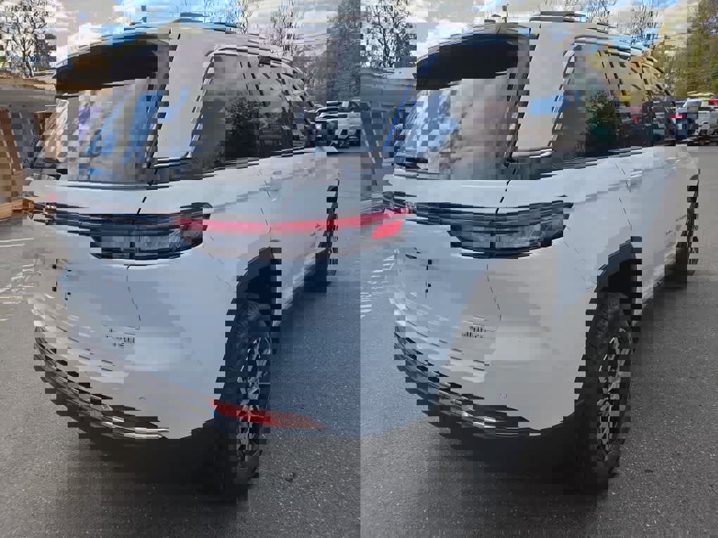 New 2025 Jeep Grand Cherokee Limited w/ MOPAR Finishing Package image 4