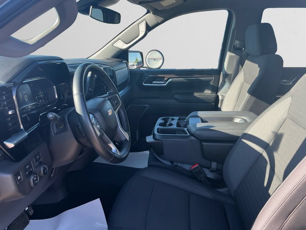 Used 2025 Chevrolet Silverado 1500 LT AWD/4WD image 9