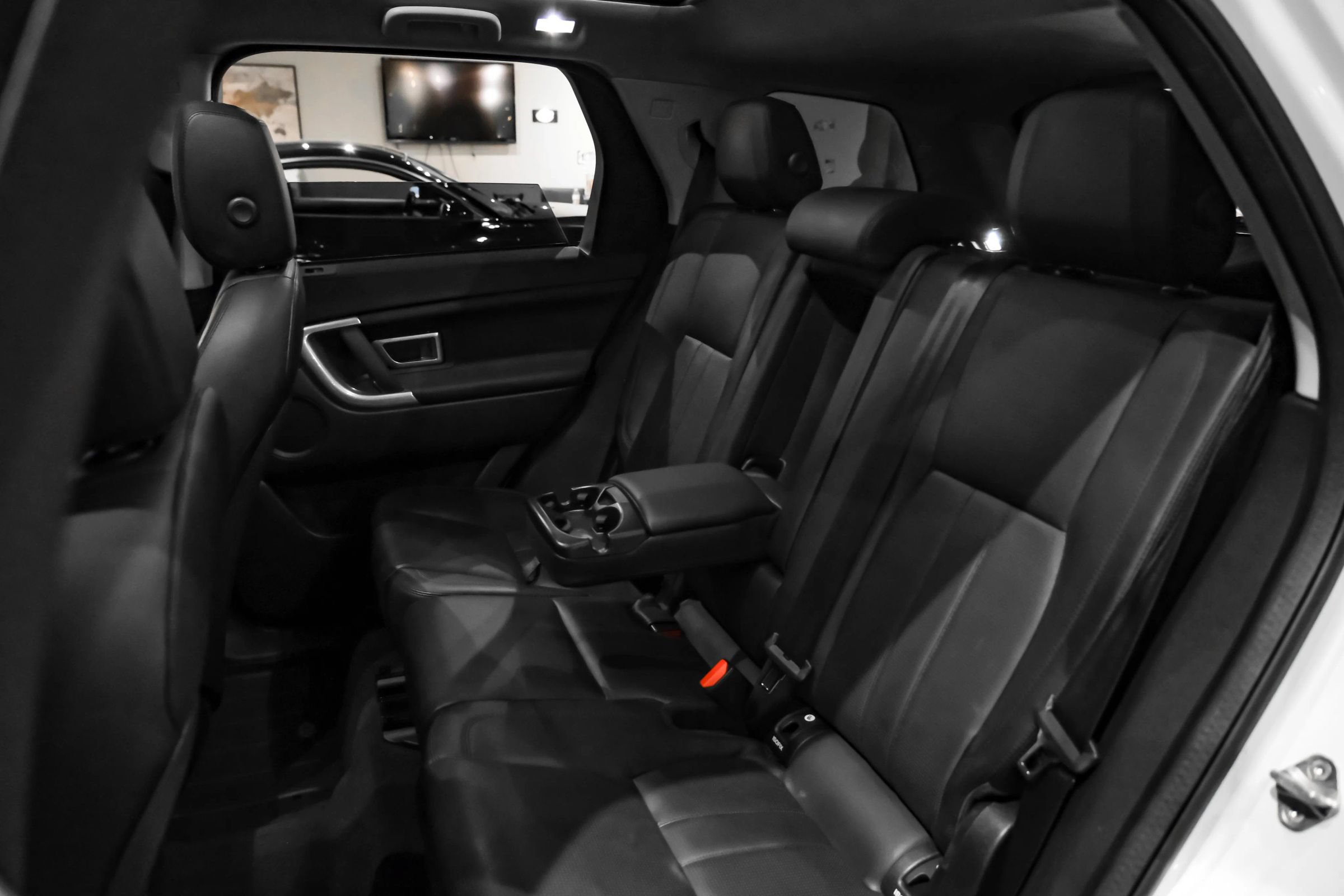 Used 2015 Land Rover Discovery Sport HSE AWD/4WD image 35