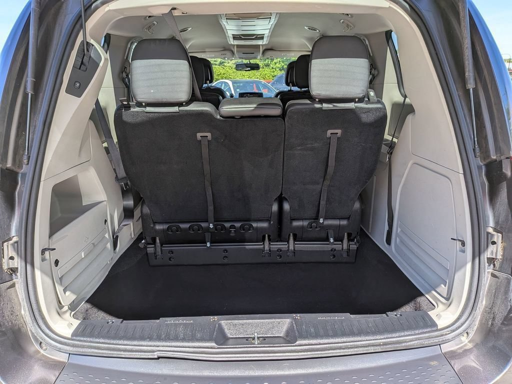 Used 2015 Chrysler Town & Country LX FWD image 27