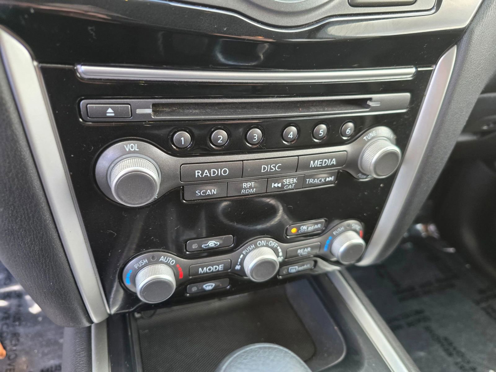 Used 2019 Nissan Pathfinder S image 30