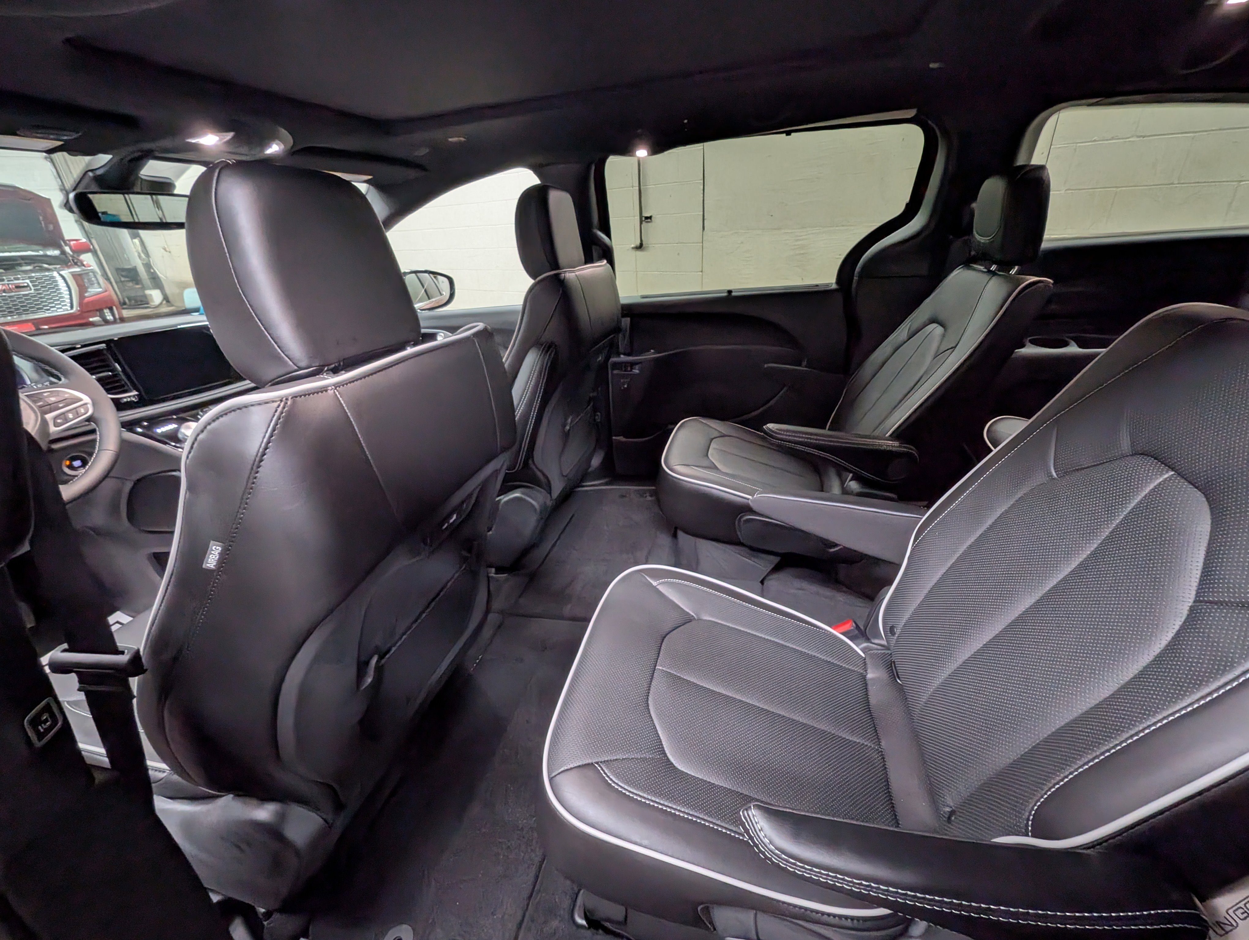 New 2026 Chrysler Pacifica Limited image 6