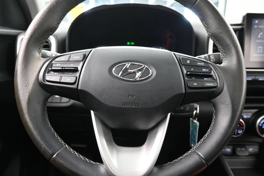 Used 2022 Hyundai Venue SEL FWD image 24