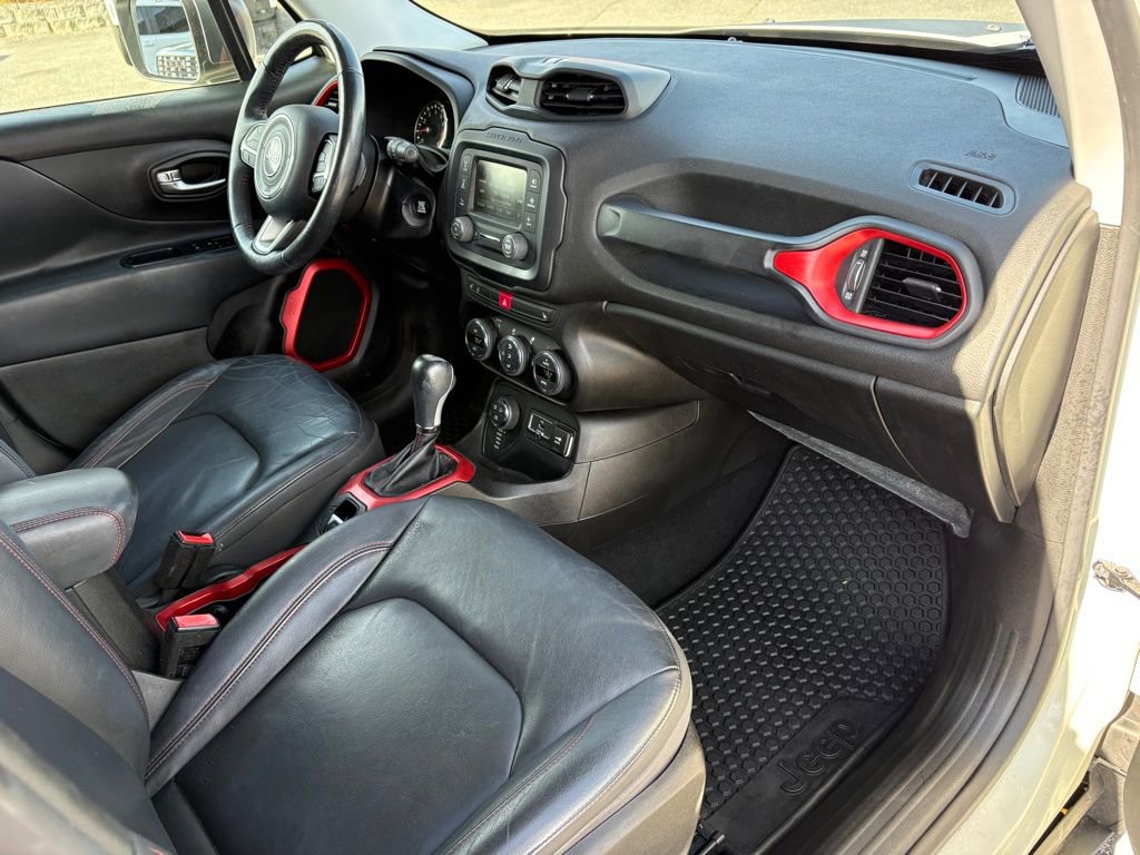 Used 2016 Jeep Renegade Trailhawk w/ Premium Trailhawk Package image 27