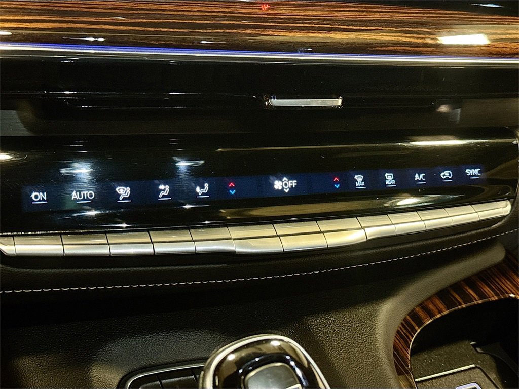 Used 2021 Cadillac Escalade Premium Luxury image 16