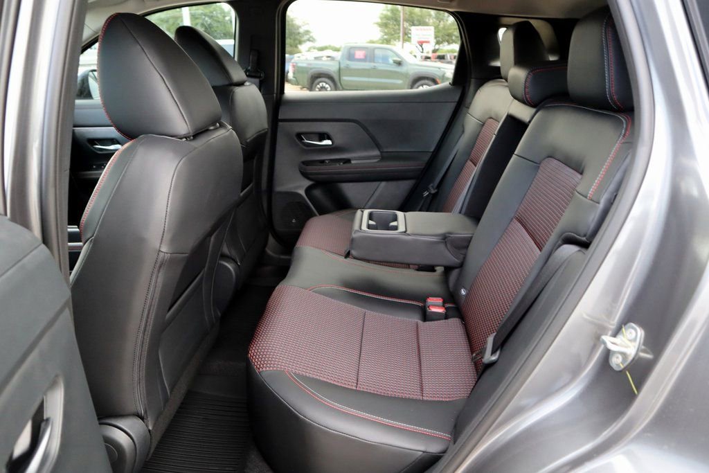 New 2025 Nissan Kicks SR FWD image 10
