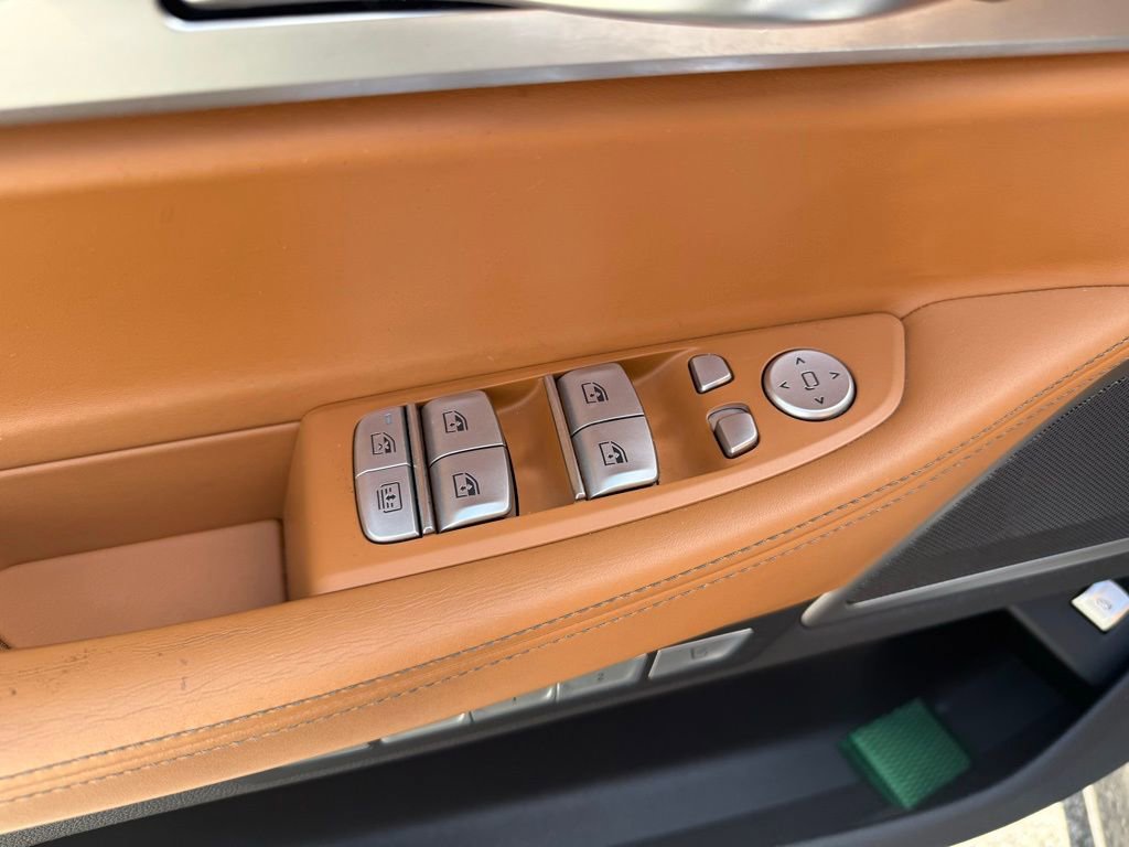 Used 2017 BMW 750i xDrive image 7