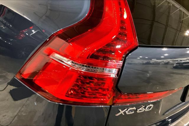 Certified 2021 Volvo XC60 T5 Momentum w/ Advanced Package AWD/4WD image 33