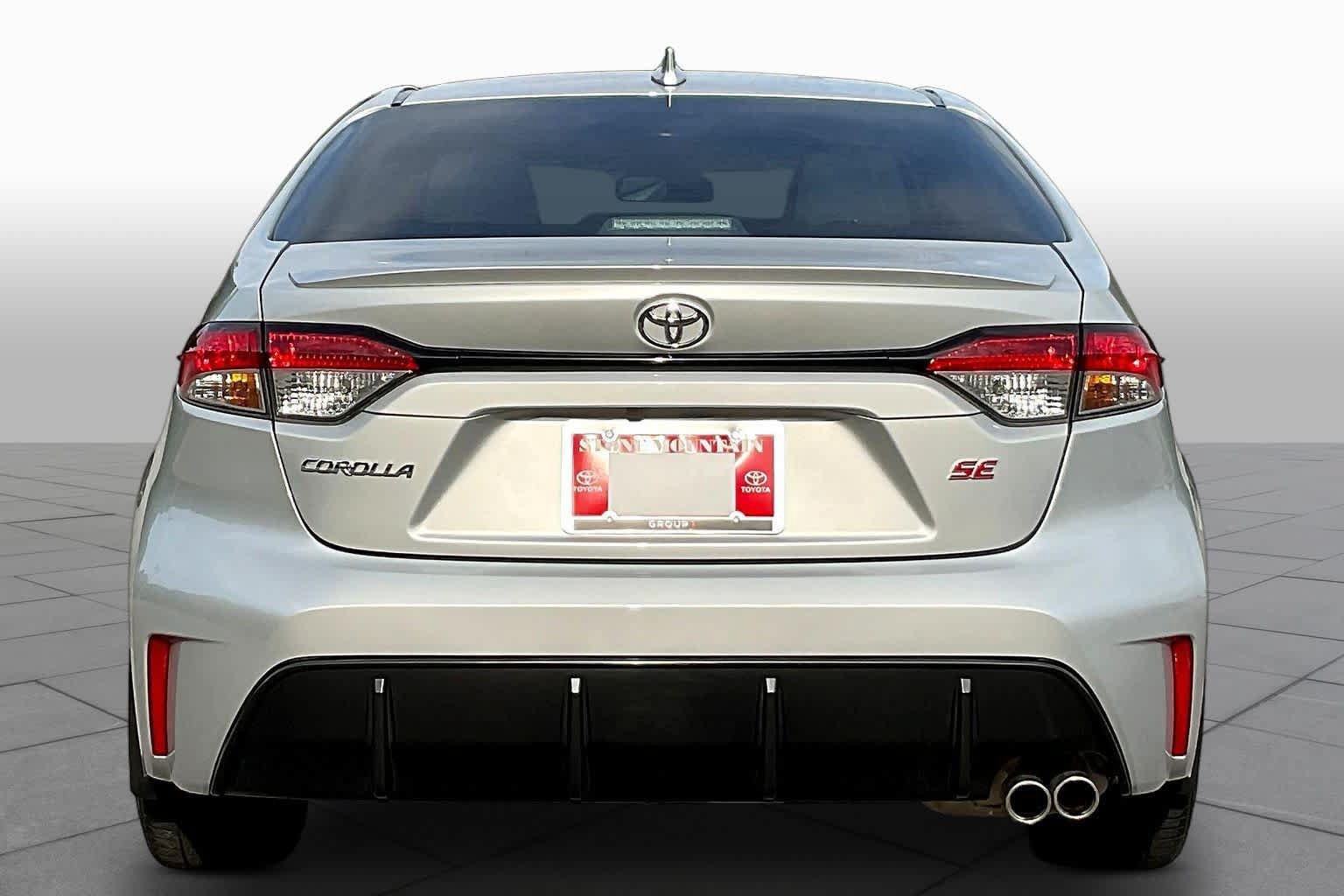 Used 2024 Toyota Corolla SE w/ SE Premium Package FWD image 3