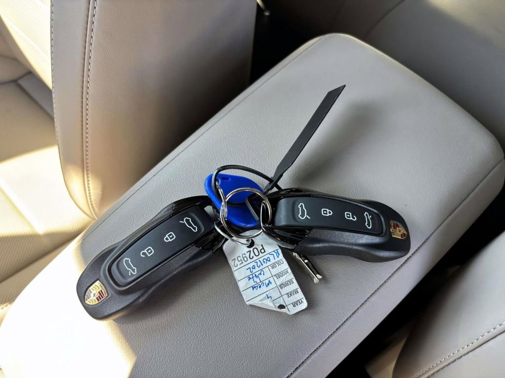 Used 2024 Porsche Macan 4 Electric image 40