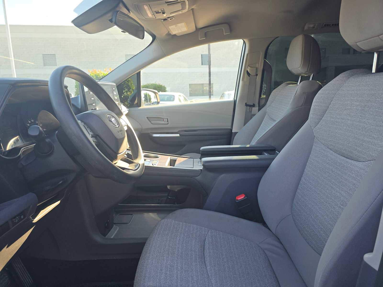 Used 2022 Toyota Sienna LE image 21