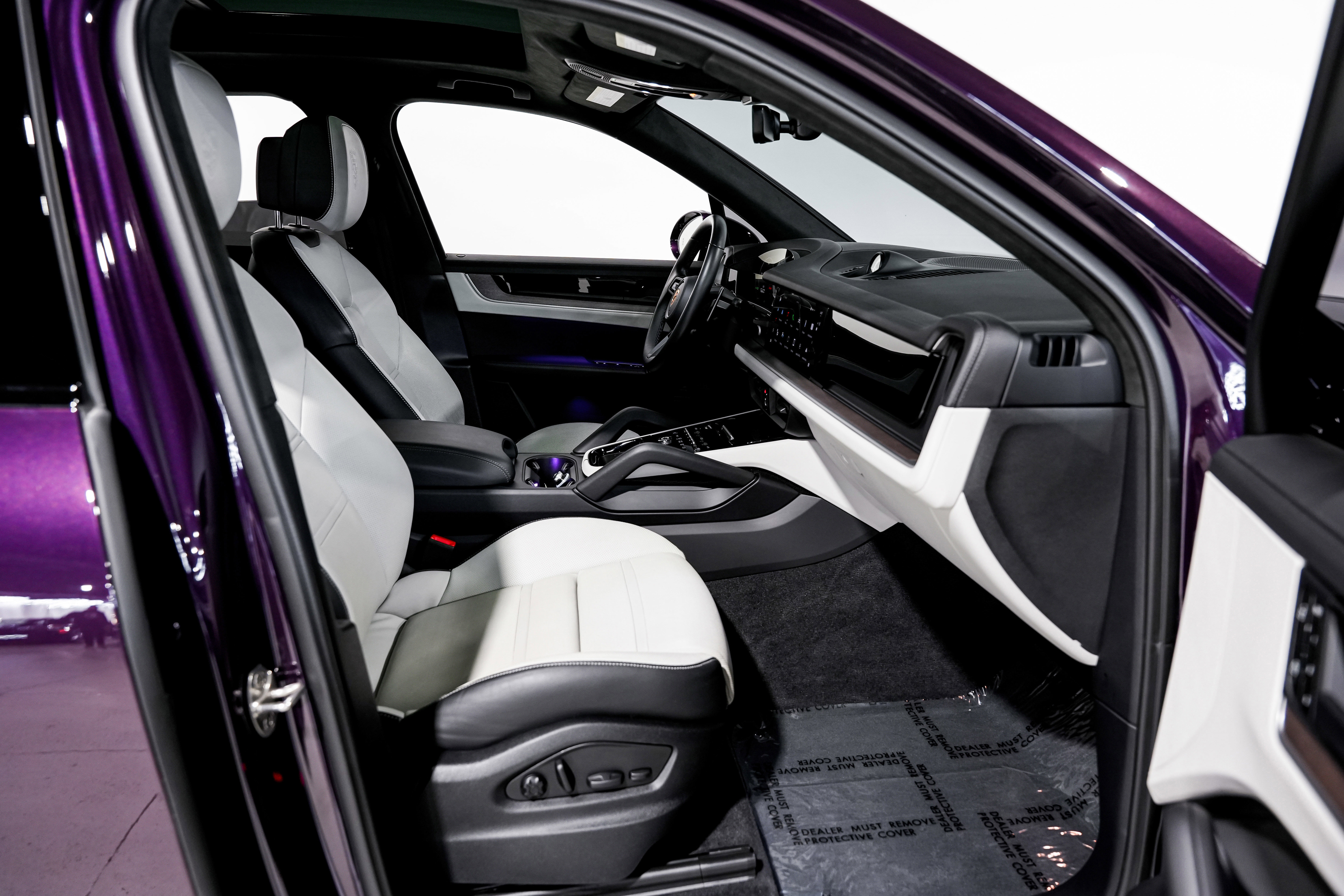 Used 2024 Porsche Cayenne S image 29