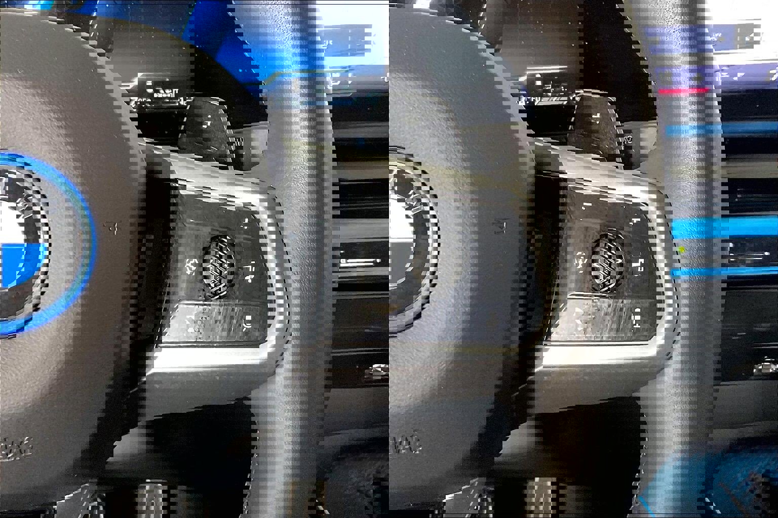 Certified 2025 BMW 550e xDrive w/ Premium Package AWD/4WD image 19