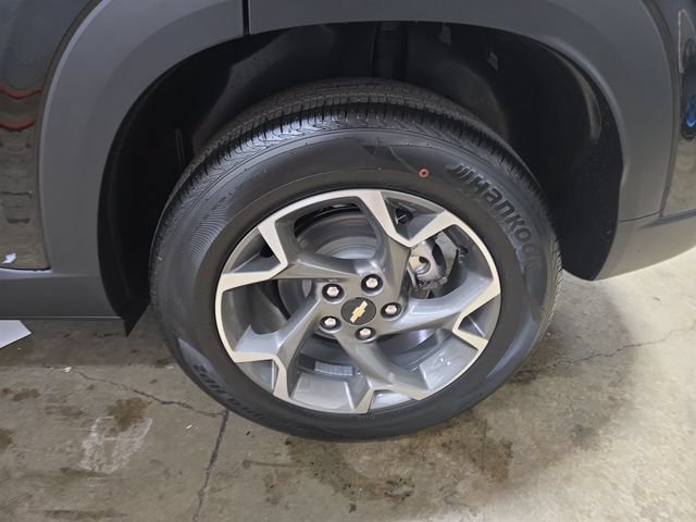 New 2026 Chevrolet Trax LT w/ Driver Confidence Package FWD image 31