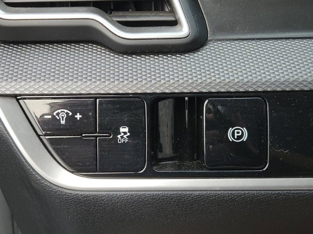 Used 2023 Kia Sportage LX image 19