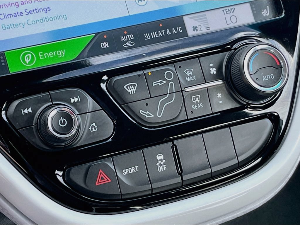 Used 2018 Chevrolet Bolt Premier w/ Driver Confidence II Package FWD image 16