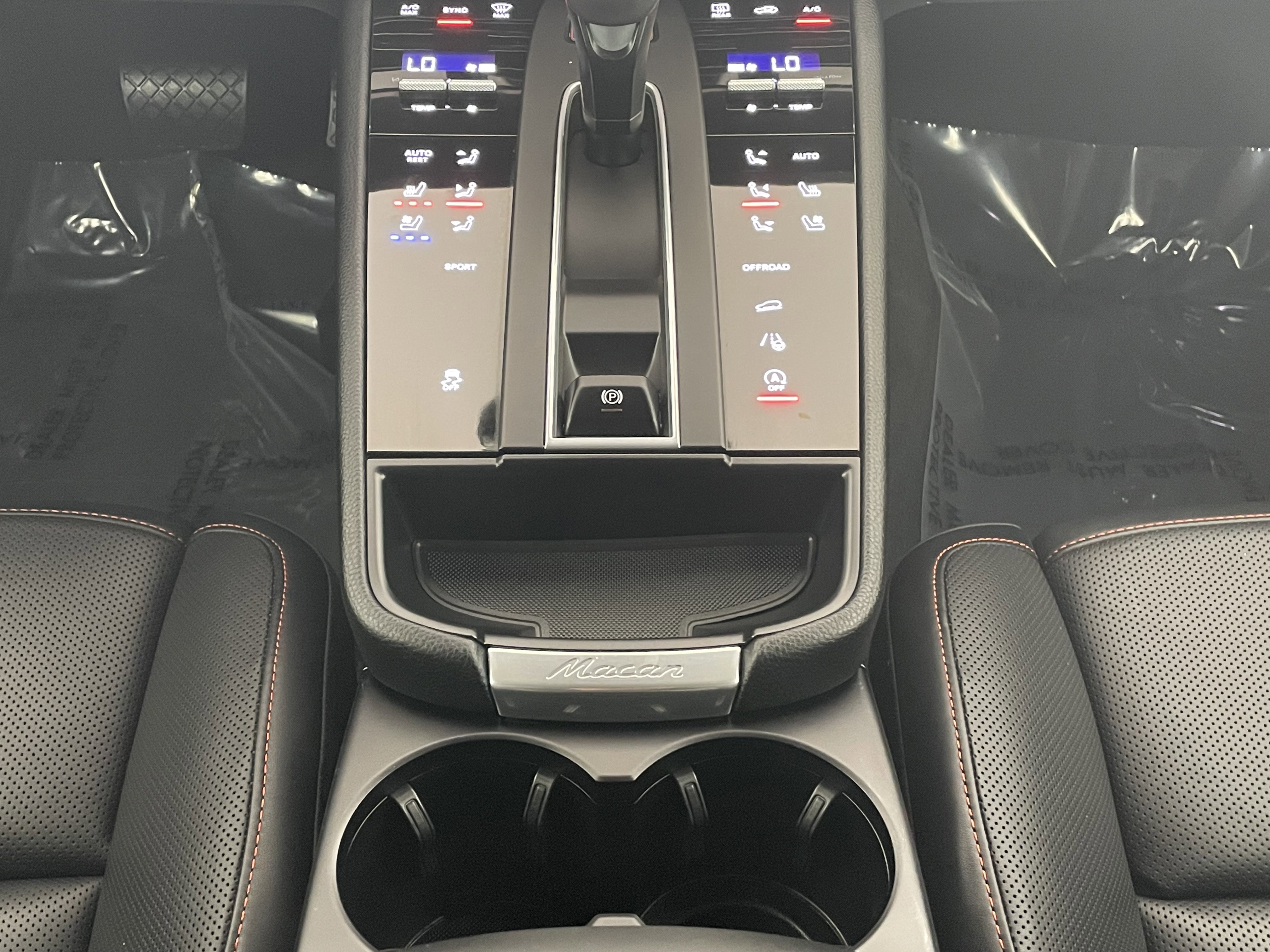 Certified 2022 Porsche Macan AWD/4WD image 20