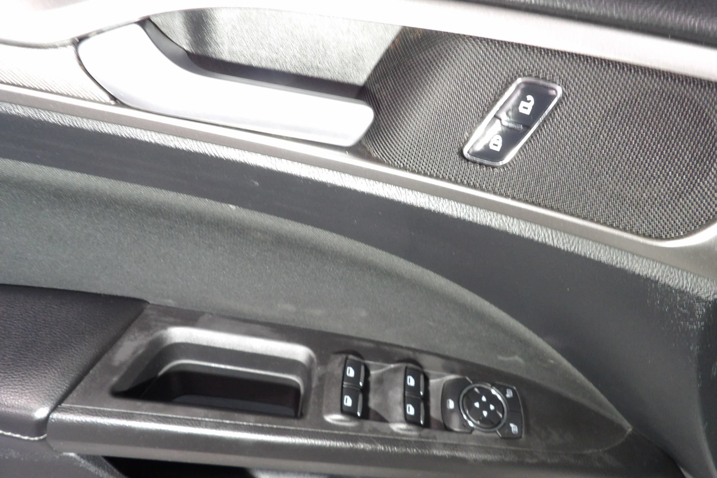 Used 2018 Ford Fusion SE FWD image 8