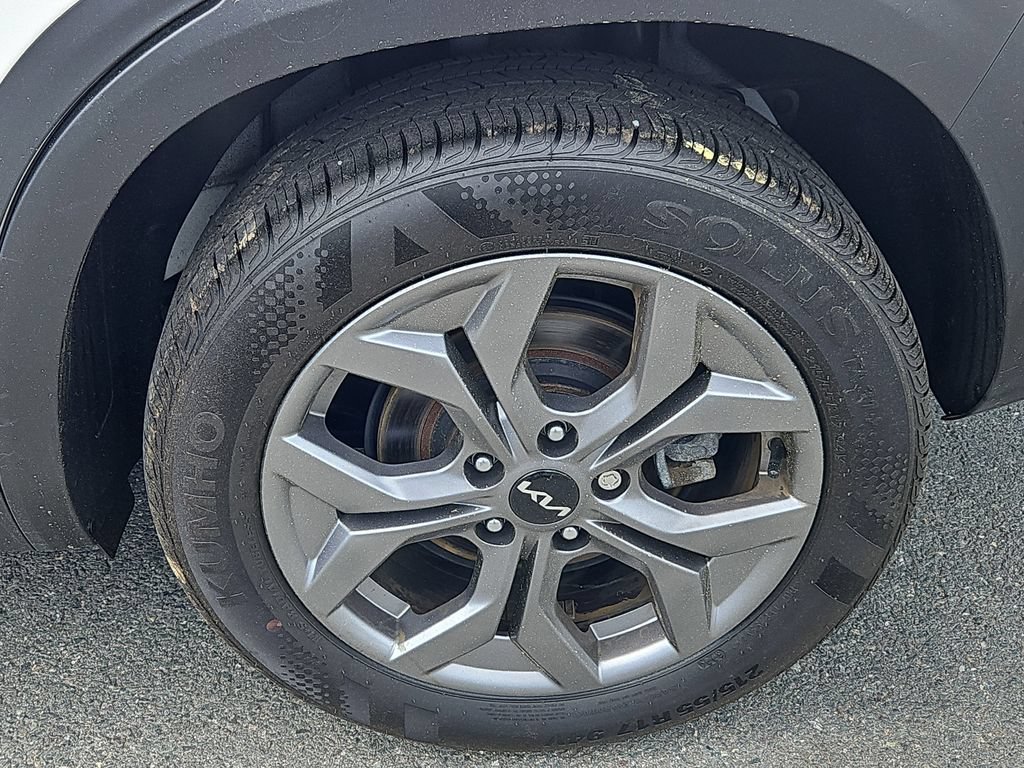Certified 2025 Kia Seltos LX AWD/4WD image 8